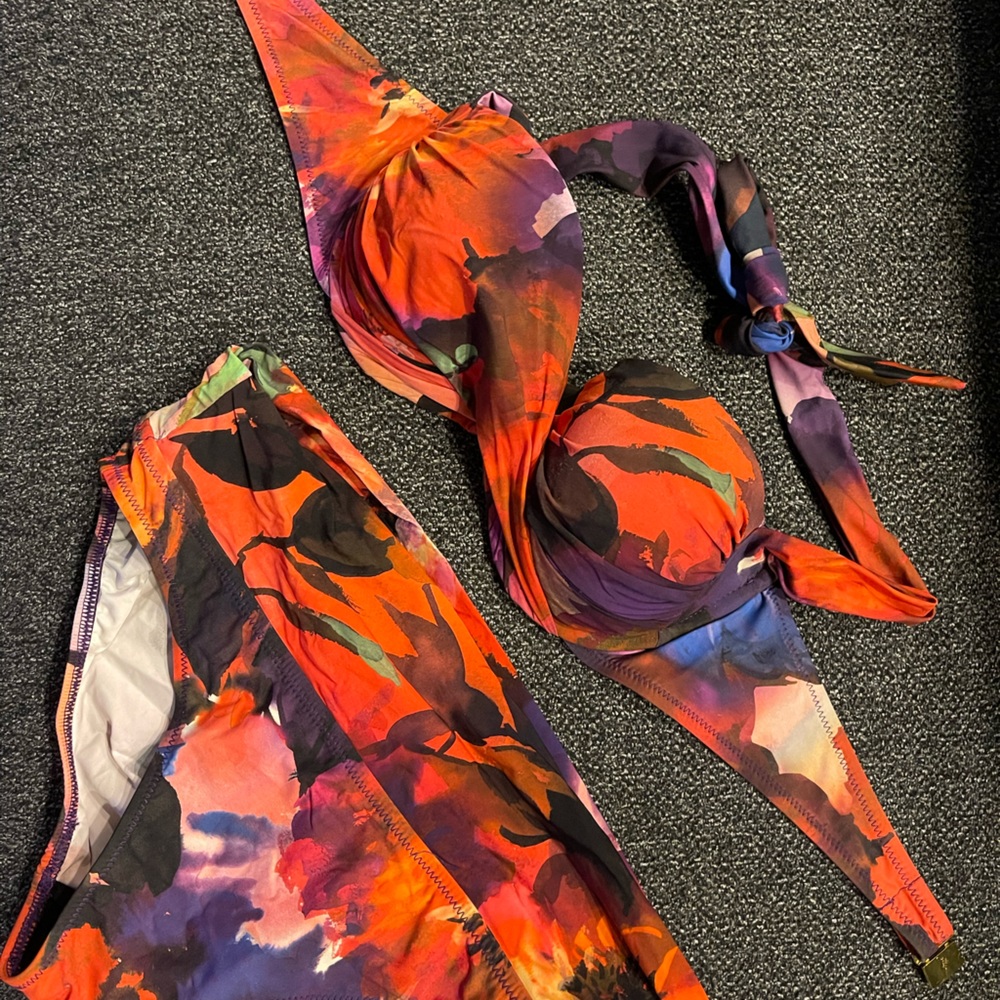 Gottex swimsuit Size 6 bikini
